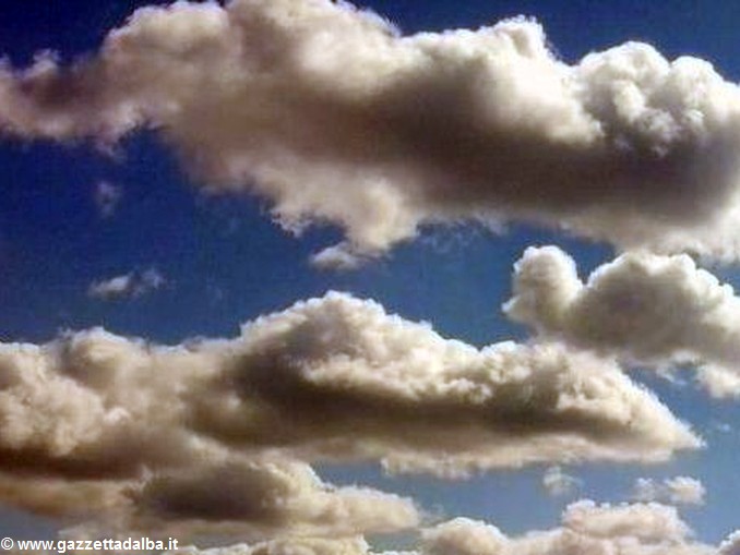 Che cosa sono le nuvole? Mostra fotografica e video proiezioni a Monforte Che cosa sono le nuvole? Mostra fotografica e video proiezioni a Monforte