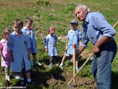 Dietro al Salone di Vezza nascerà un bosco, grazie ai bimbi e alla Regione 4