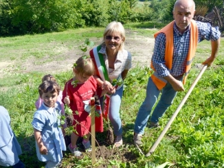 Dietro al Salone di Vezza nascerà un bosco, grazie ai bimbi e alla Regione 18