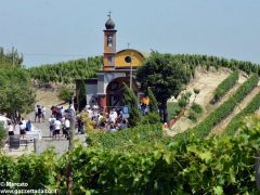 David Tremlett inaugura la cappella restaurata a Coazzolo. Ecco le foto 2