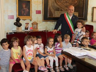 I bambini dell’asilo nido in visita dal sindaco Marello