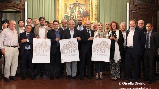 Presentata a Parigi la candidatura di Alba a città creativa Unesco