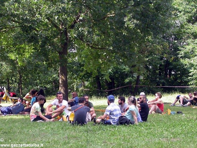 A Pocapaglia una domenica a piedi tra le rocche con masca Micilina 1