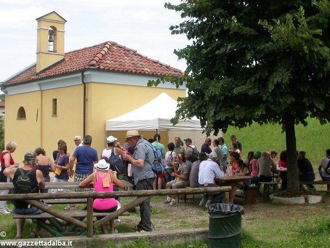 A Pocapaglia una domenica a piedi tra le rocche con masca Micilina 2