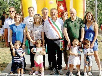 Sette bambini nati nel 2014 hanno ricevuto bottiglie in dono dal Comune