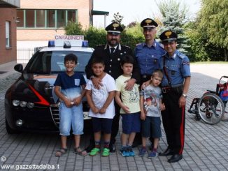 Bambini in visita alla caserma dei Carabinieri di Bra