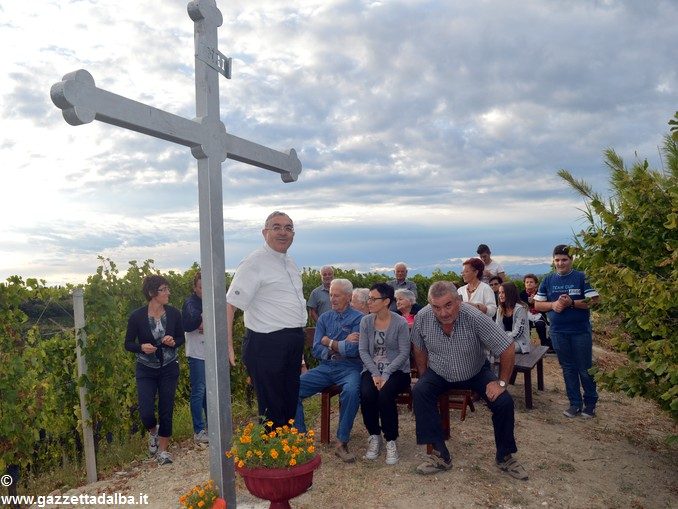 Benedetta la nuova croce di borgata Rossi a San Rocco Seno d’Elvio