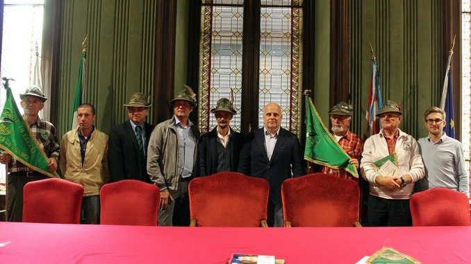 Gli alpini e il sindaco di Viganò sono stati ricevuti in municipio