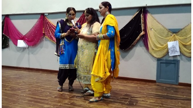 A Bra la colorata festa delle donne indiane sikh