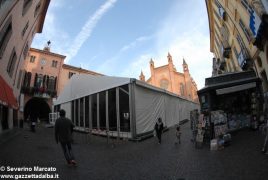 Fa discutere il grande "capannone" montato in piazza del Duomo 3