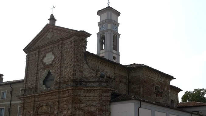 A Veglia di Cherasco la parrocchia inaugura il campanile