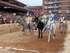 Tutte le foto più belle del Palio degli asini, vinto dal borgo dei Brichet 63