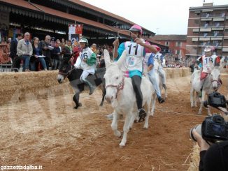 Palio degli asini va al borgo dei Brichett, la sfilata a San Lorenzo 1