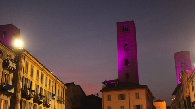 Alba: le torri di piazza Risorgimento si illuminato con i led colorati