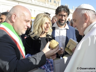 Consegnato a Papa Francesco un tartufo da tre etti