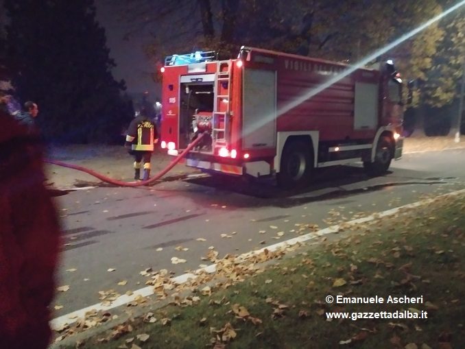 Alba: domato dai vigili del fuoco un incendio nei pressi del cimitero 4