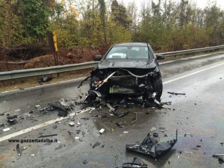 Due feriti gravi in un incidente frontale a Verduno