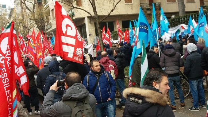 Lavoratori Abet e Arpa allo sciopero della categoria Gomma-plastica