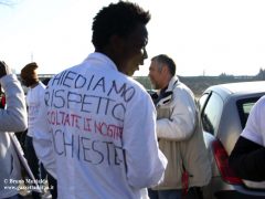 In marcia i migranti chiedono più integrazione e meno sfruttamento 4