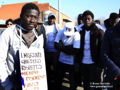 In marcia i migranti chiedono più integrazione e meno sfruttamento 5