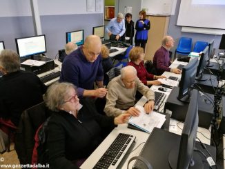 Partiti i corsi di computer per gli  anziani con una grande adesione