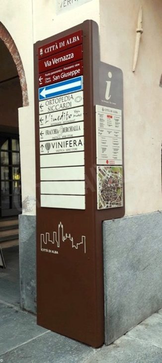 Nuove insegne in centro ad alba: più visibili negozi e luoghi turistici