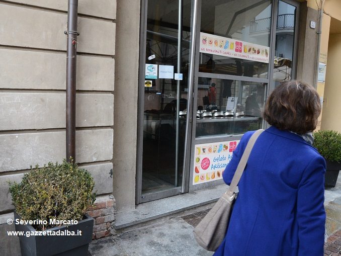 Serrande abbassate a "La Brasilera", chiude lo storico locale di piazza Ferrero 1