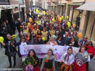Marzo donna: grande successo per la marcia "Non solo mimose"
