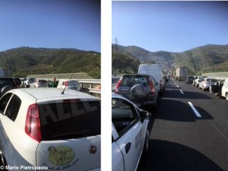 Autobus in fiamme sull’autostrada A10, chiuso un tratto nel Savonese
