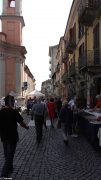 Sole e folla al Mercato delle pulci e a Porté disné. Le foto più belle