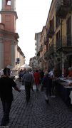 Sole e folla al Mercato delle pulci e a Porté disné. Le foto più belle