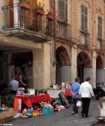 Sole e folla al Mercato delle pulci e a Porté disné. Le foto più belle 2