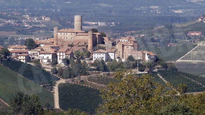 Una parte del castello di Castiglione Falletto è stata ceduta