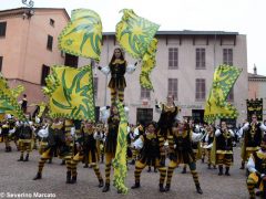 Spettacolo di sbandieratori e musici ad Alba per Bandiere per un amico 1