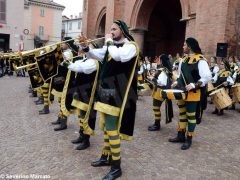 Spettacolo di sbandieratori e musici ad Alba per Bandiere per un amico 3