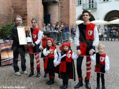 Spettacolo di sbandieratori e musici ad Alba per Bandiere per un amico 9