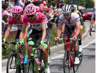 Clima di festa ad Alba per il passaggio del Giro d'Italia 7