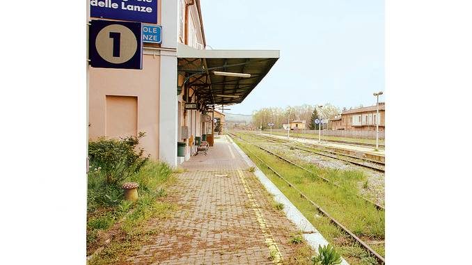 Aprire in due fasi la linea ferroviaria Asti-Alba