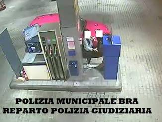 Alla guida di un'auto rubata, senza patente, deferiti due giovani braidesi