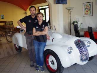 Ivano e Barbara, restauratori per il Museo dell’auto torinese