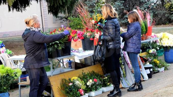 Per i Santi fiori in vendita anche in due piazze di Alba