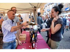 Una folla di appassionati alla 20ª Festa del vino, ecco le foto 7