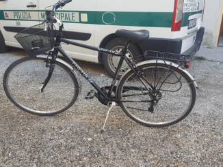 Bra: la polizia municipale ritrova una bicicletta da uomo