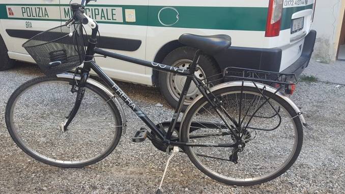 Bra: la polizia municipale ritrova una bicicletta da uomo