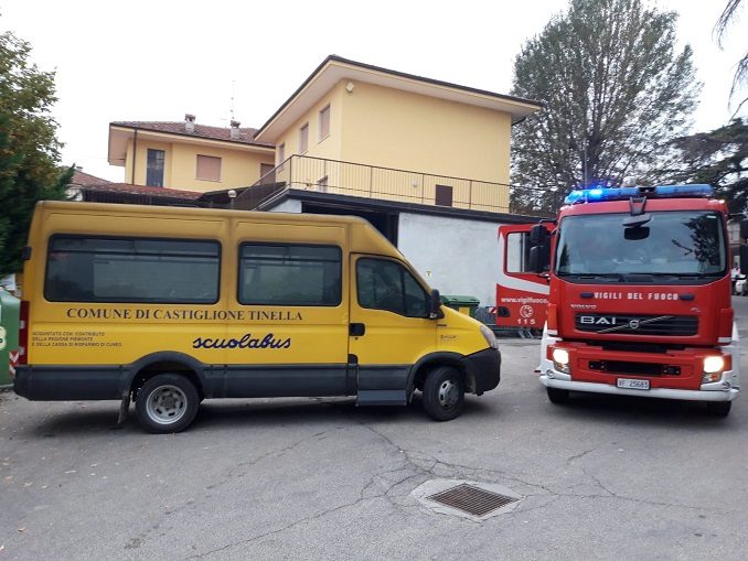 Incendio nel magazzino comunale di Castiglione Tinella, in fiamme un pick up 1