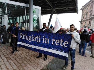 La cooperativa Alice in piazza per dire: "No" al decreto Salvini
