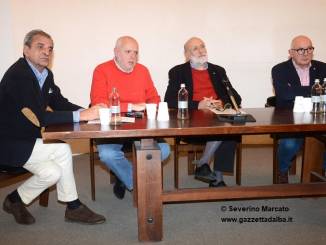 Sala piena per l'incontro Gazzetta-Slow Food su "La plastica che mangiamo"