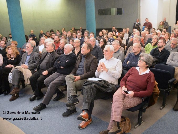 Sala piena per l'incontro Gazzetta-Slow Food su "La plastica che mangiamo" 1