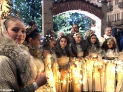 Il Natale si avvicina: in piazza Duomo da Alba ci sono albero e presepe 1