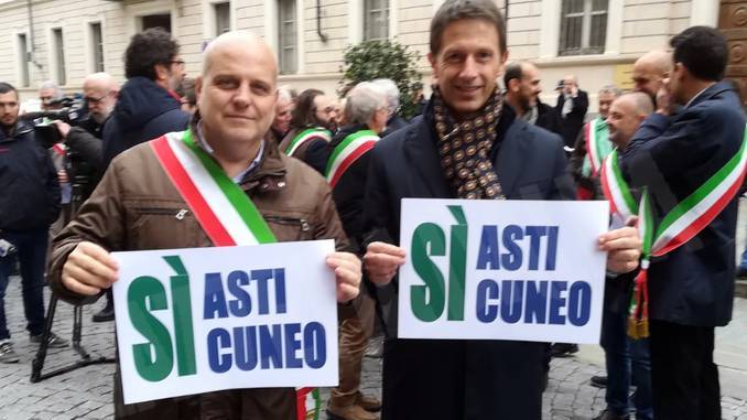 Asti-Cuneo: la protesta dei sindaci davanti al prefetto 2